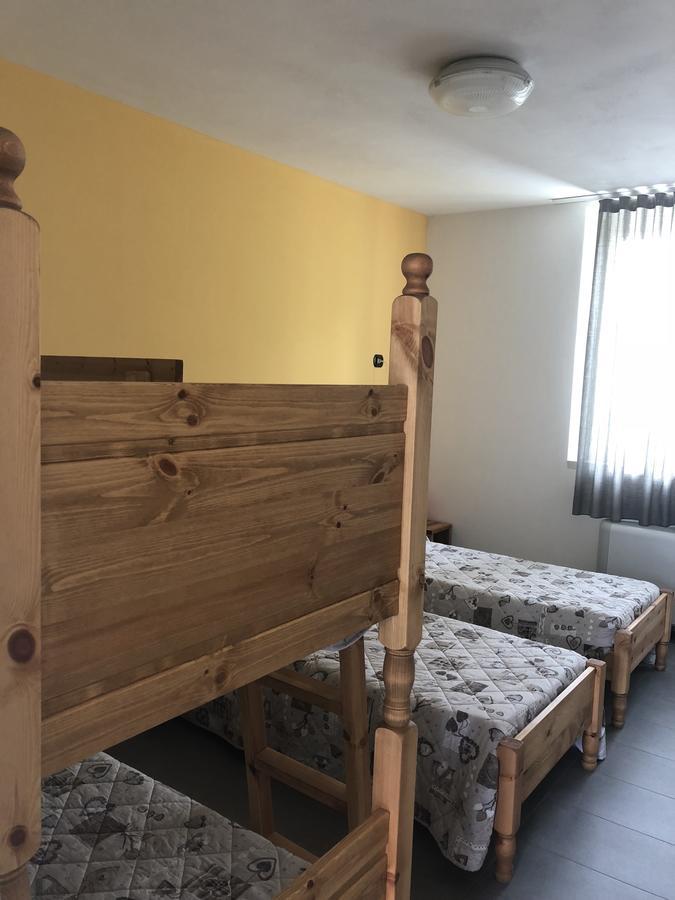 Cascina Monte Diviso Hostel Gallarate Bagian luar foto