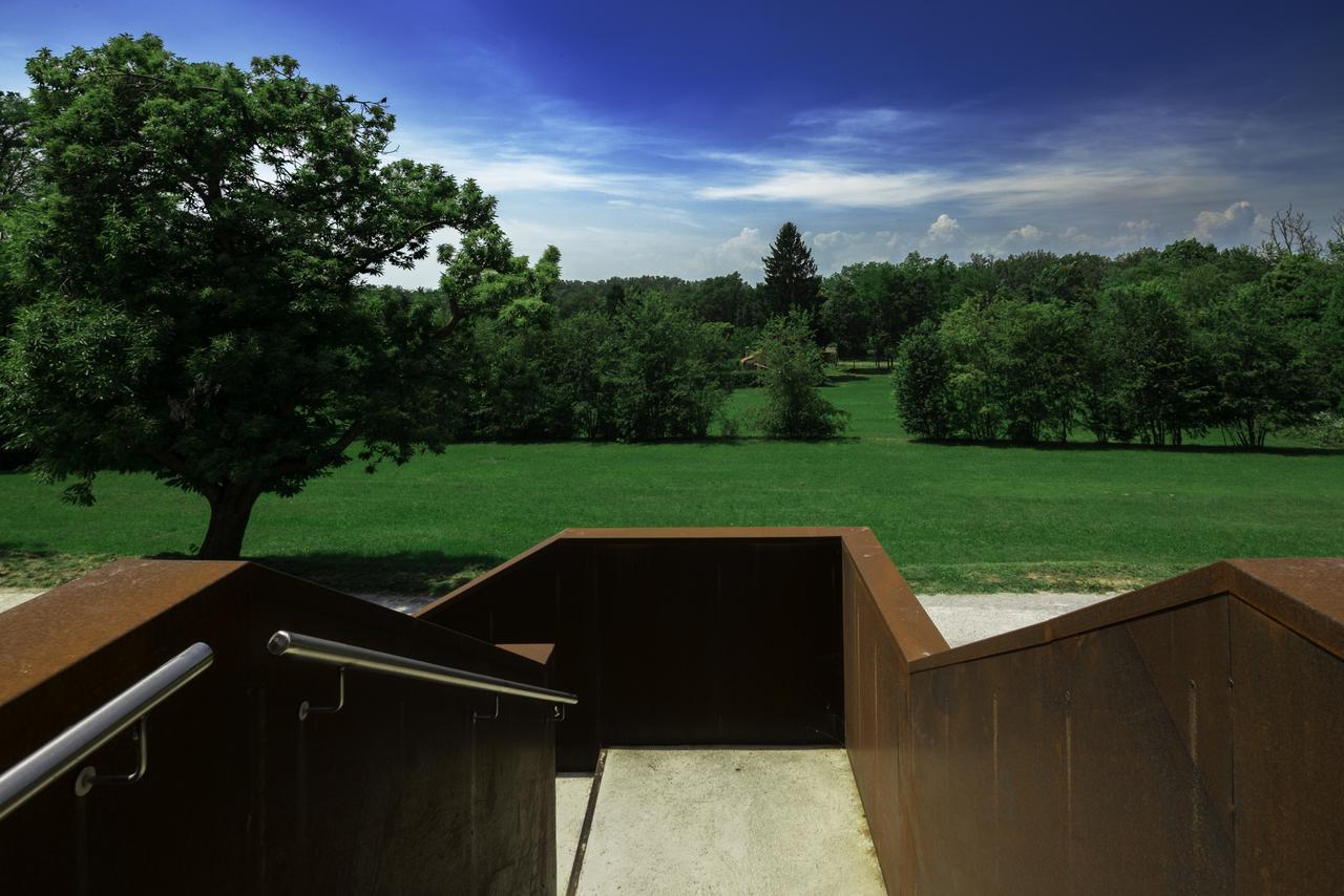 Cascina Monte Diviso Hostel Gallarate Bagian luar foto