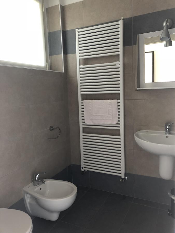 Cascina Monte Diviso Hostel Gallarate Bagian luar foto