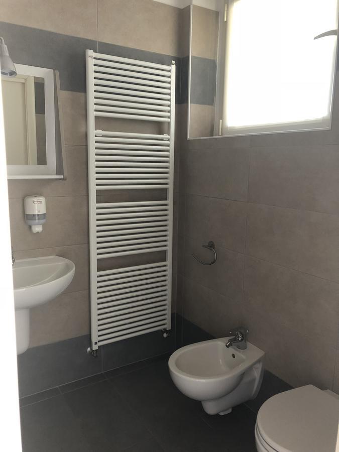 Cascina Monte Diviso Hostel Gallarate Bagian luar foto